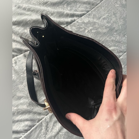 Micheal Kors Purse - Picture 2 of 3